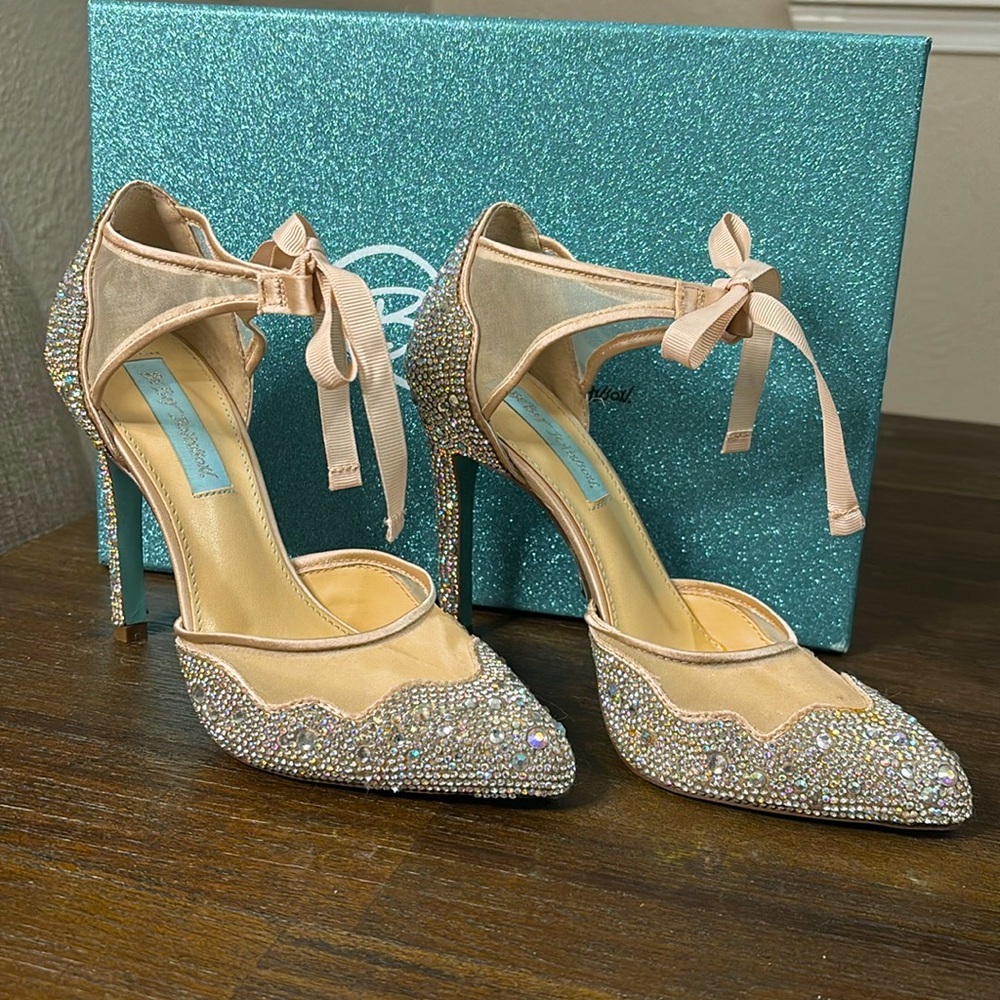 Betsey Johnson | SB-IRIS CHAMPAGNE